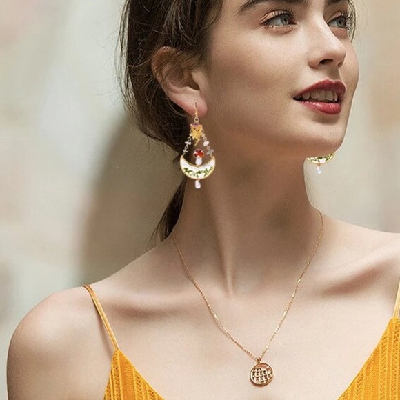 New! Glass And Resin Mushroom Crystal And Fairy 🧚 Teardrop Botanical Earrings - Picture 2 of 6